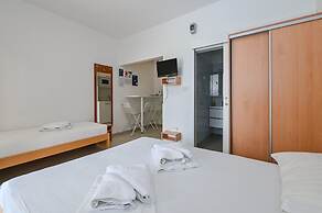 Seagull Apartments & Studios