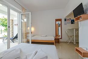 Seagull Apartments & Studios