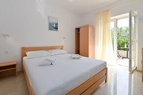 Seagull Apartments & Studios