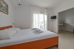 Seagull Apartments & Studios