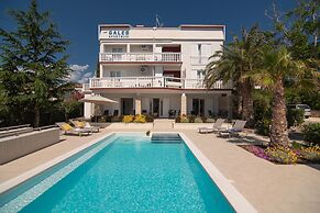 Seagull Apartments & Studios