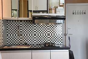 Cozy Stay Studio Room at Green Pramuka City Apartment