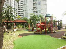 Cozy Living 2BR at Seasons City Apartment near Mall