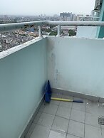 Best Homey Elegant Studio Room at Amethyst Apartment