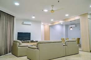 Fully Furnished with Spacious Design 3BR Penthouse Kondominium Golf Ka