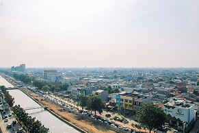 Deluxe and Modern Studio M Gold Tower Apartment