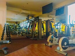 Deluxe and Modern Studio M Gold Tower Apartment