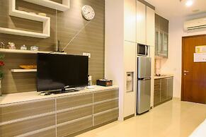 Deluxe and Modern Studio M Gold Tower Apartment