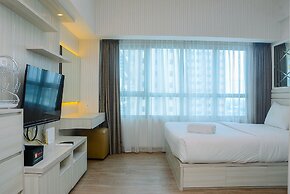 Best Studio with Pool View Springlake Summarecon Apartment