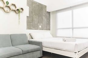 Comfortable Studio at Springlake Summarecon Apartment near Mall