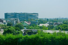 Studio Apartment at The Springlake View Summarecon with Mall View