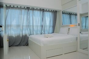 Studio Apartment at The Springlake View Summarecon with Mall View