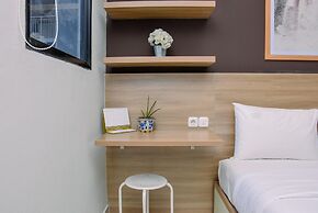 Comfy Studio Room at Evenciio Margonda Apartment