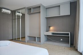 Luxurious 1BR @ L'Avenue Apartment near Sampoerna Universitas