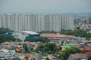 Luxurious 1BR @ L'Avenue Apartment near Sampoerna Universitas