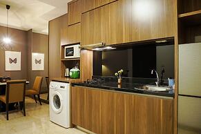 Luxurious 1BR @ L'Avenue Apartment near Sampoerna Universitas