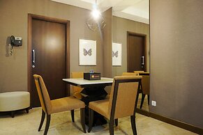 Luxurious 1BR @ L'Avenue Apartment near Sampoerna Universitas