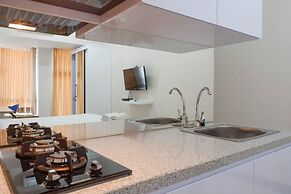 Delightful Luxurious Studio Apartment Connected to Pakuwon Mall at Sup