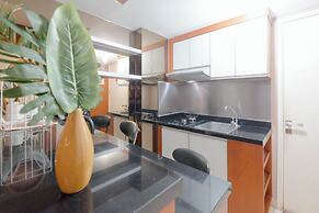 Modern 2BR Apartment for 4 Pax at Springlake Summarecon