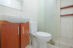 Modern 2BR Apartment for 4 Pax at Springlake Summarecon