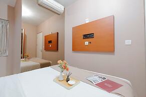 Modern 2BR Apartment for 4 Pax at Springlake Summarecon