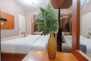 Modern 2BR Apartment for 4 Pax at Springlake Summarecon