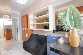 Modern 2BR Apartment for 4 Pax at Springlake Summarecon