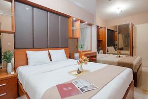 Modern 2BR Apartment for 4 Pax at Springlake Summarecon