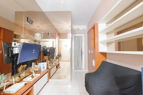 Modern 2BR Apartment for 4 Pax at Springlake Summarecon