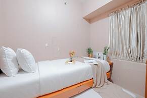 Modern 2BR Apartment for 4 Pax at Springlake Summarecon