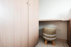 Modern and Bright 2BR Springlake Apartment