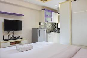 Homey and Simply Studio Room at Kebagusan City Apartment