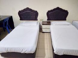 OYO 90376 Centre Point Hotel