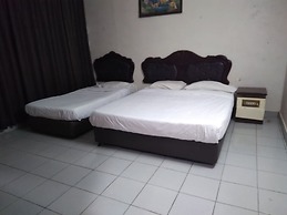 OYO 90376 Centre Point Hotel