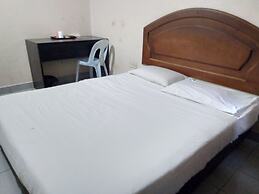 OYO 90376 Centre Point Hotel