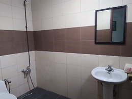 OYO 90376 Centre Point Hotel