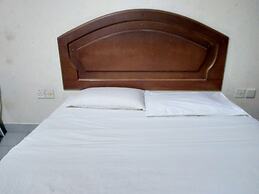 OYO 90376 Centre Point Hotel