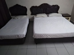 OYO 90376 Centre Point Hotel