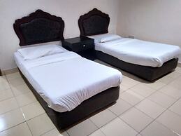 OYO 90376 Centre Point Hotel