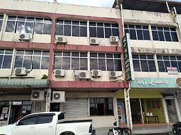 OYO 90376 Centre Point Hotel