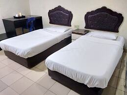 OYO 90376 Centre Point Hotel