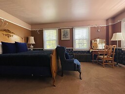 Cecil Bacon Manor