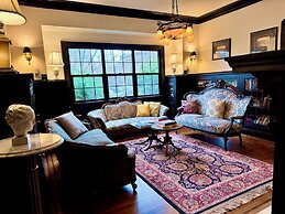 Cecil Bacon Manor