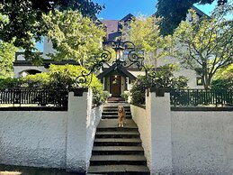 Cecil Bacon Manor
