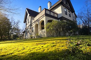 Cecil Bacon Manor
