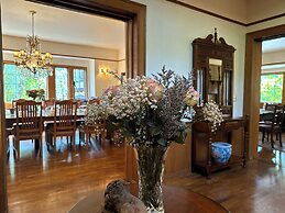 Cecil Bacon Manor