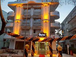 Twins  Boutique Hotel