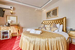 Twins  Boutique Hotel