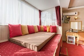 Twins  Boutique Hotel