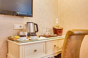 Twins  Boutique Hotel